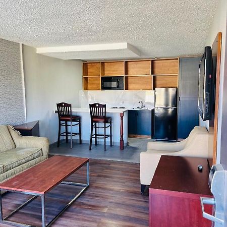 North Villa Extended Stay Westfield Экстерьер фото