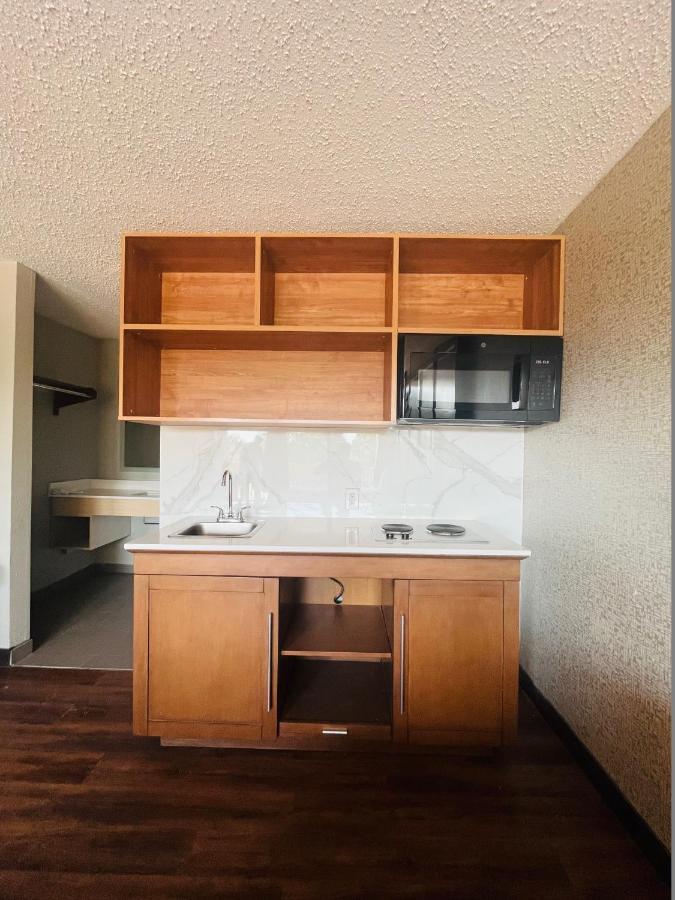 North Villa Extended Stay Westfield Экстерьер фото