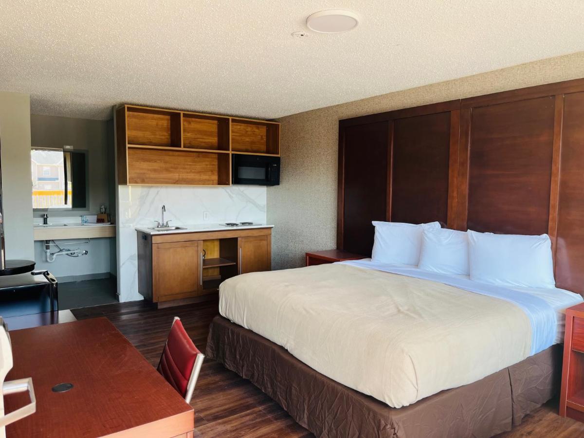North Villa Extended Stay Westfield Экстерьер фото