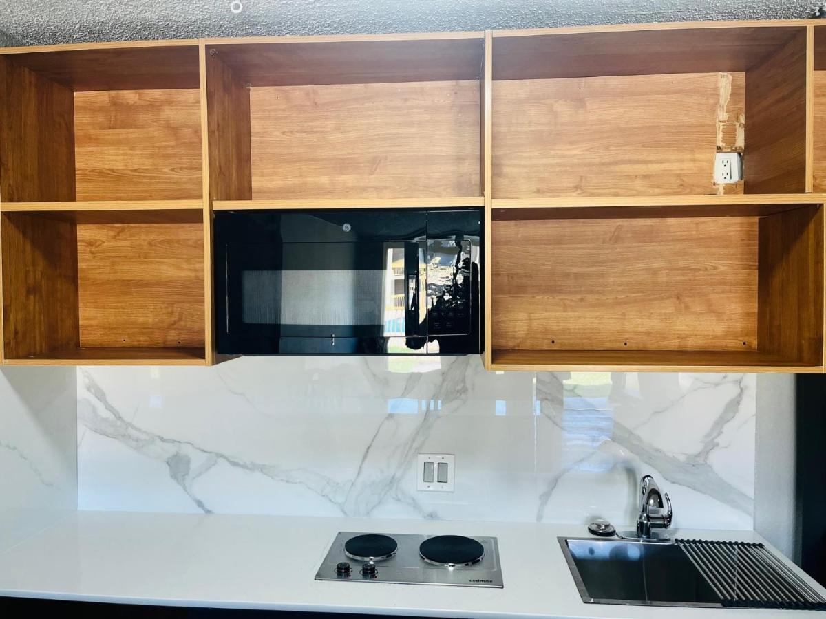 North Villa Extended Stay Westfield Экстерьер фото