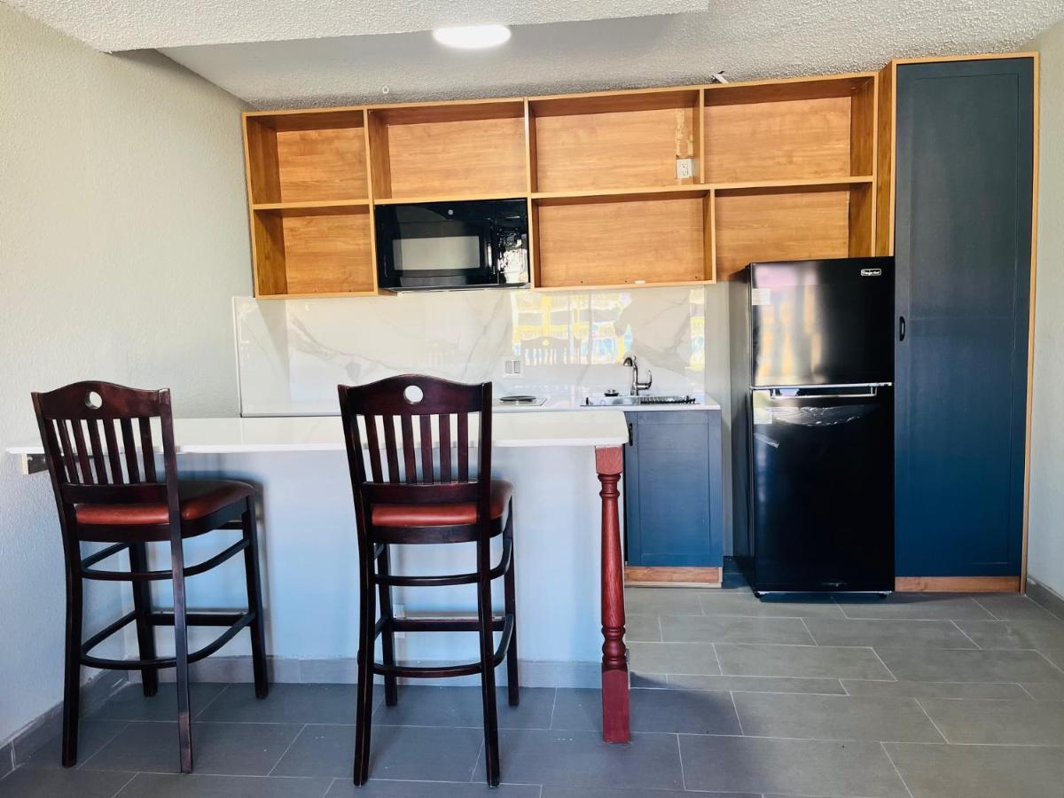North Villa Extended Stay Westfield Экстерьер фото
